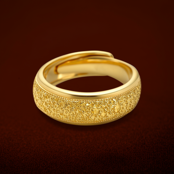 黄金板戒指图片